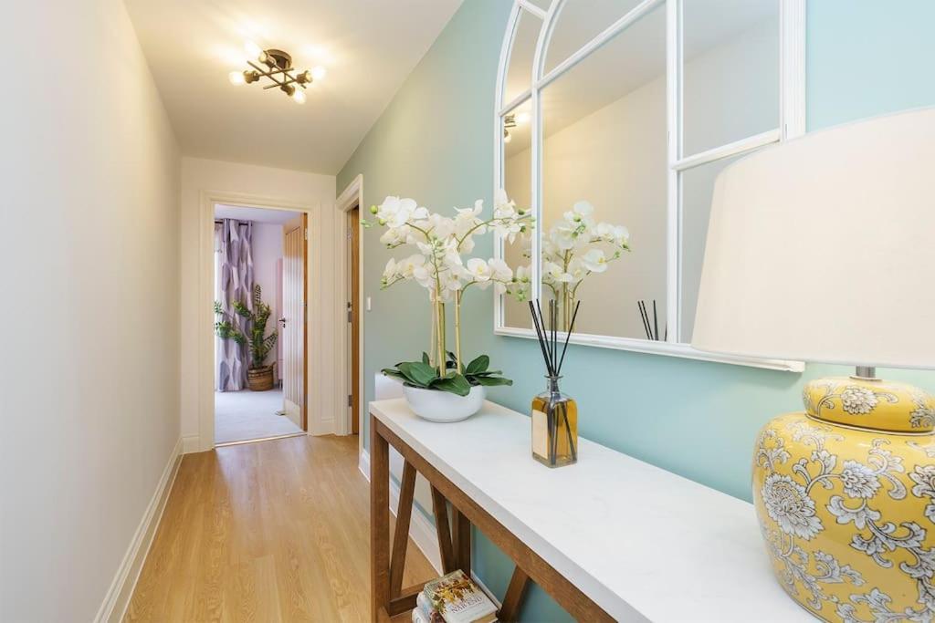 Darlington - 2 Bedroom Luxury Apartment By Mint Stays Μπρίστολ Εξωτερικό φωτογραφία